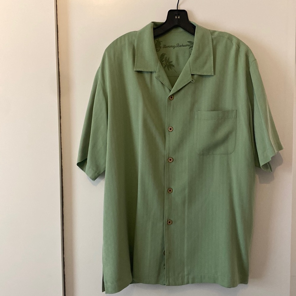 Tommy Bahama men’s silk shirt, size L. Barely worn.